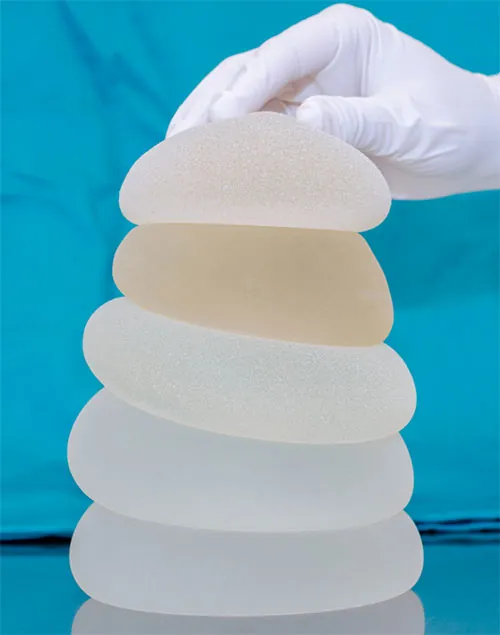 implants-chirurgie-esthetique